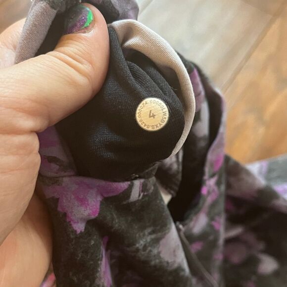 lululemon athletica Purple and Black Align Leggings, size 4 - Picture 4 of 7